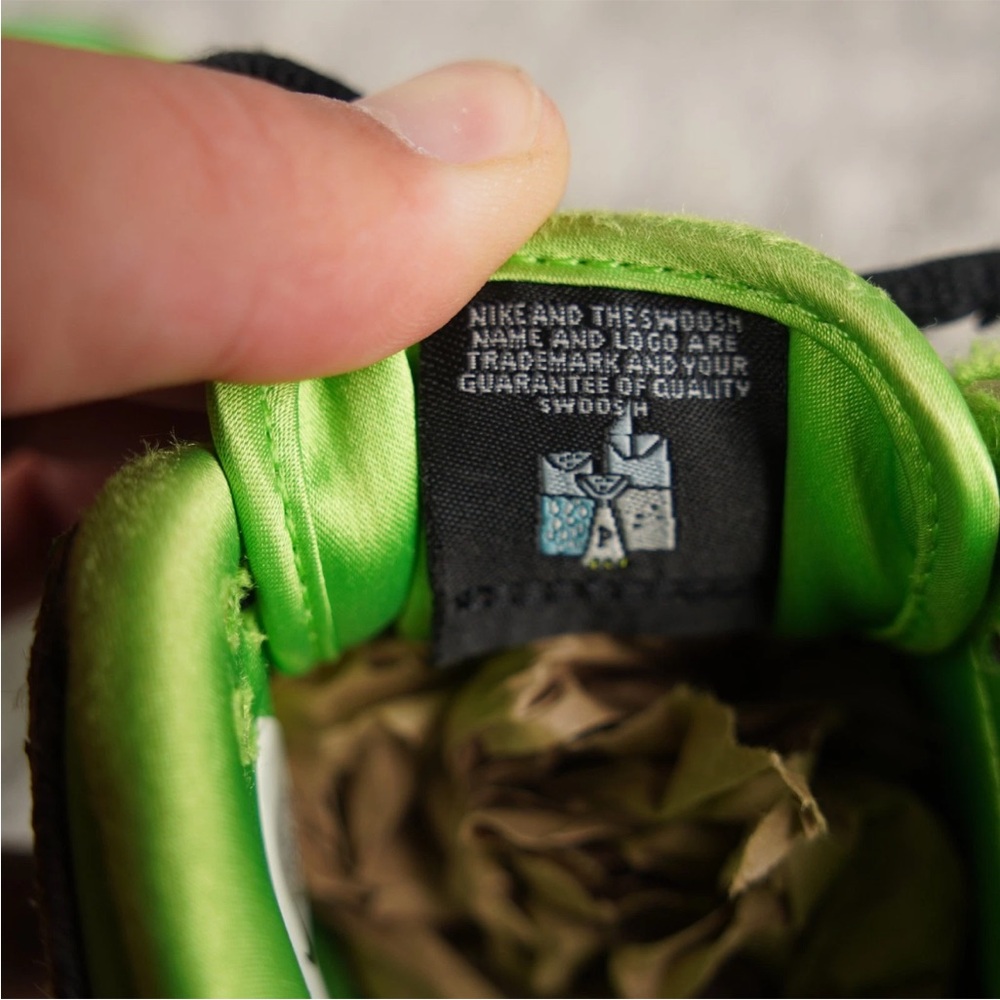 Nike SB Dunk Low Sneakers Kids Sz 2Y Powerpuff Girls Buttercup Green FZ8832-300 - Picture 12 of 13